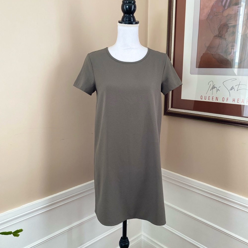 Basic Sage Shift Dress - Picture 2 of 7